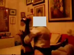 Fiatal Kristi élvezi ...