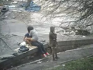 Fekete szörnyeteg ér ...